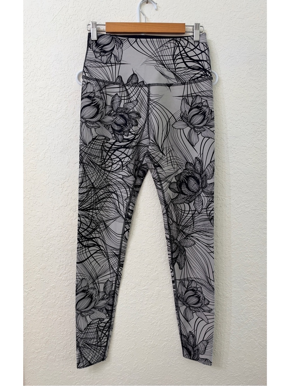 Beyond Yoga Flip It And Reverse It High Waisted Yoga Leggings Lotus Floral